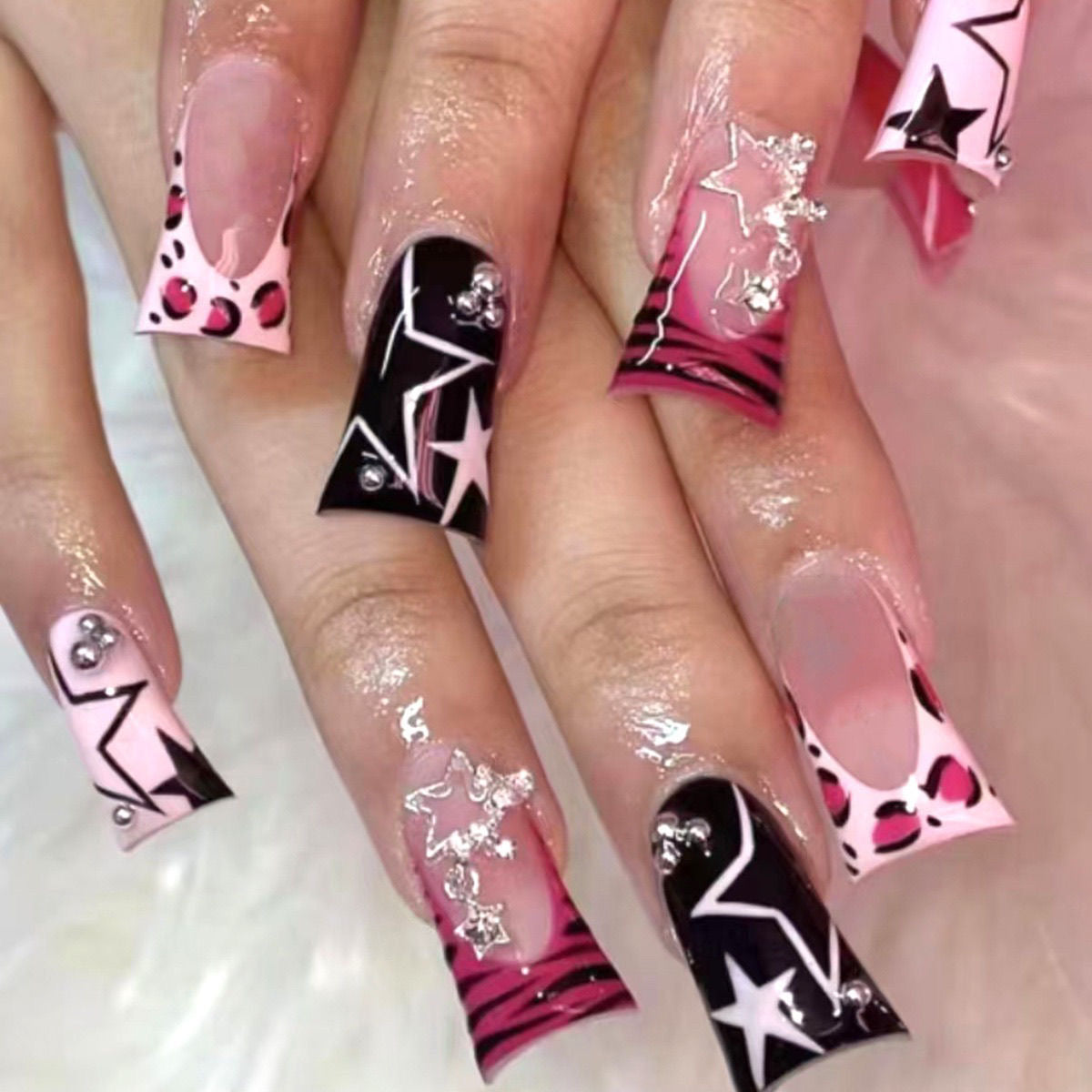 EPBeauty Lip Shape Press On Nails Medium Length - Leopard French Tips & Star Cutouts (24Pcs)