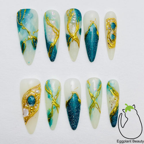 Aurora Blue Press On Nails - Baroque Cat Eye with Gilded Metal Details (10Pcs)