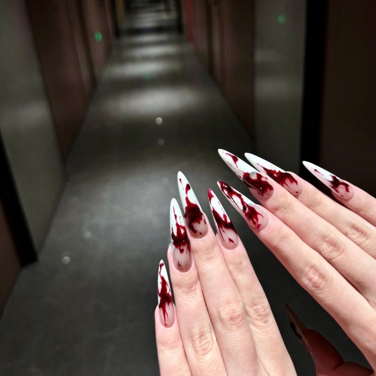 Vampire Red Elegance Press On Nails - for Halloween & Party (10Pcs)
