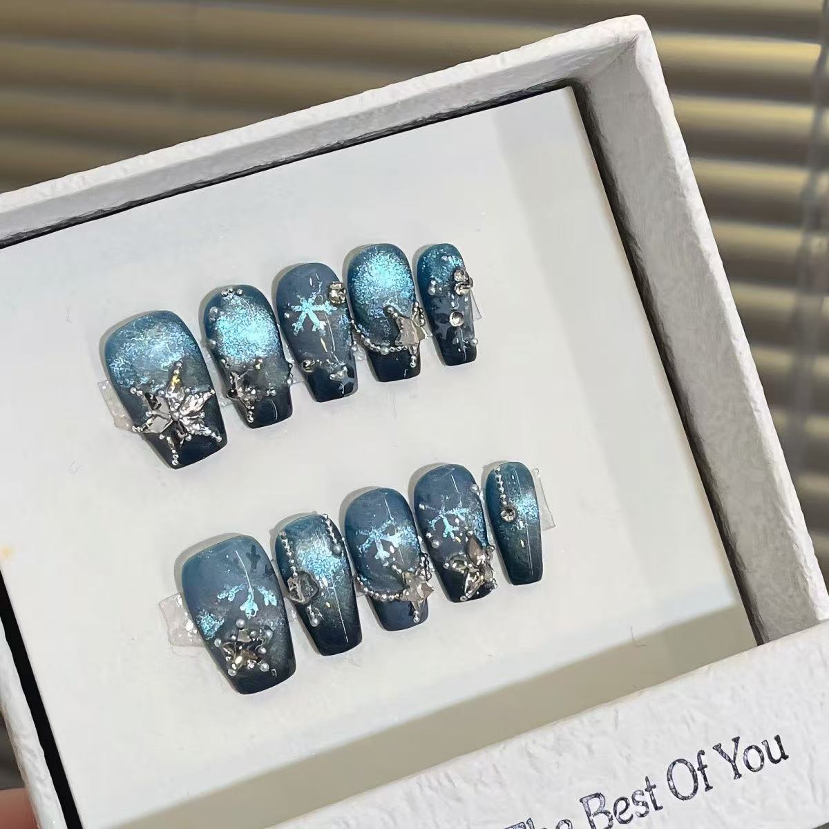 Icebound Aurora Press On Nails - Cat Eye & Icy Snowflake Motifs (10Pcs)